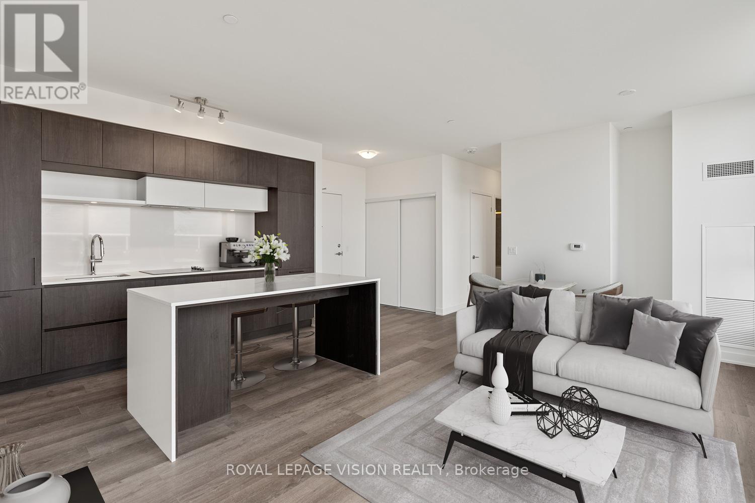 907 - 6 David Eyer Road, Richmond Hill, Ontario  L4S 0N6 - Photo 2 - N12475176