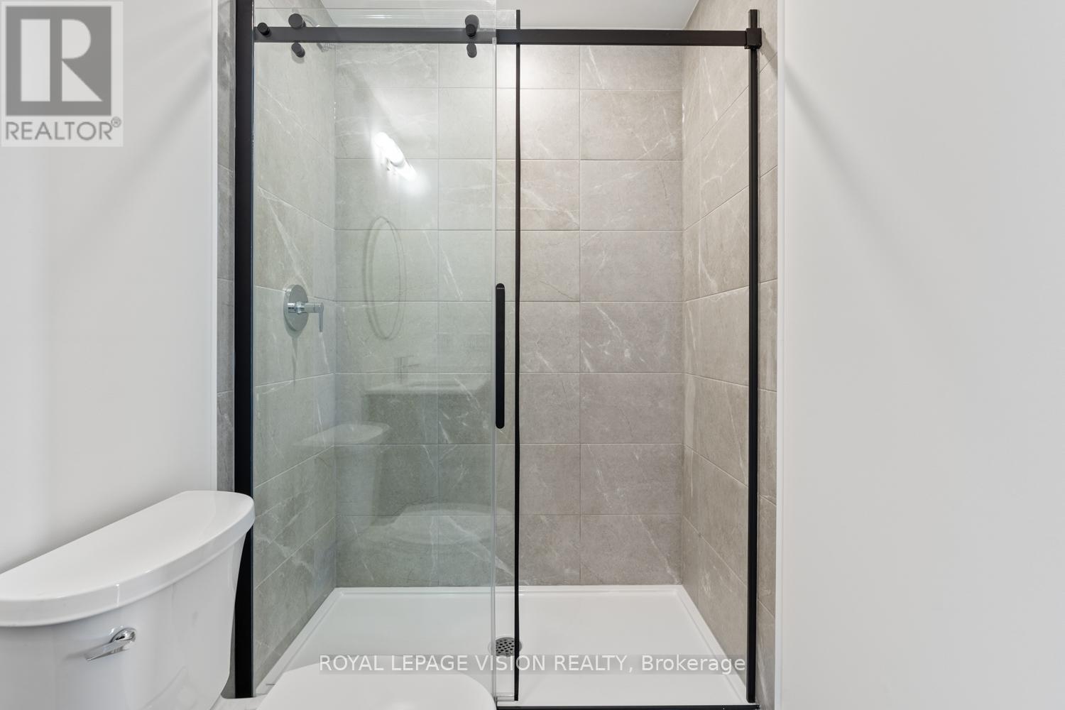 907 - 6 David Eyer Road, Richmond Hill, Ontario  L4S 0N6 - Photo 9 - N12475176