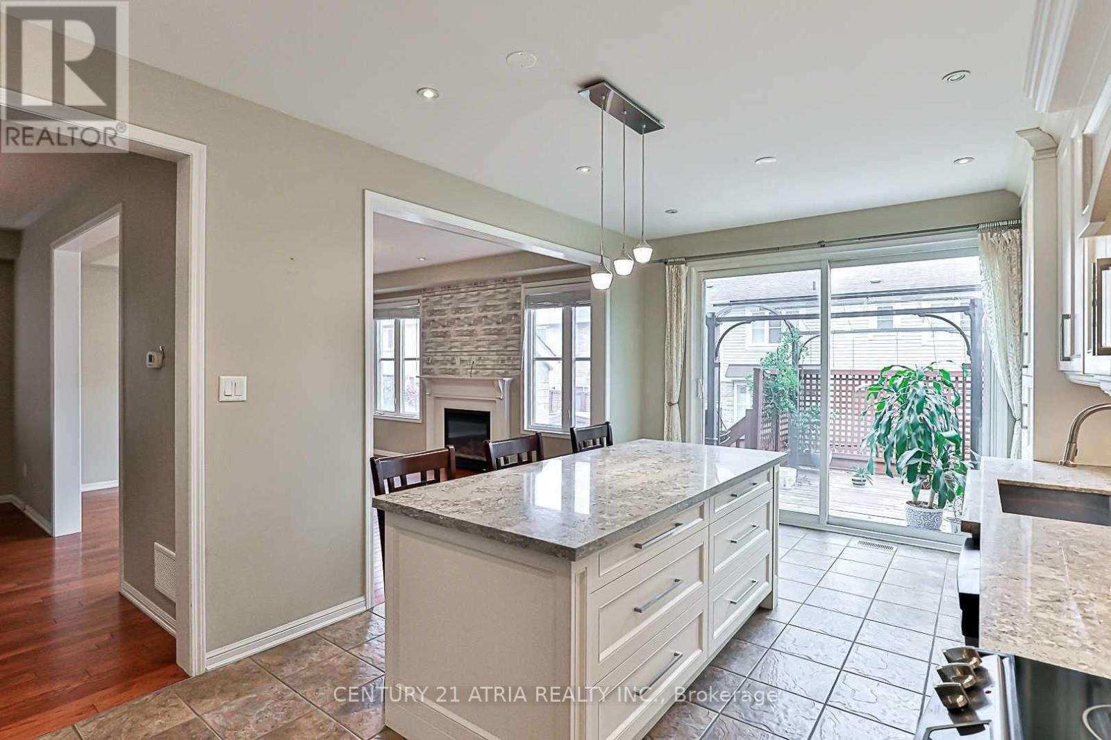 338 Carlissa Run, Newmarket, Ontario  L3X 3J9 - Photo 10 - N12475181