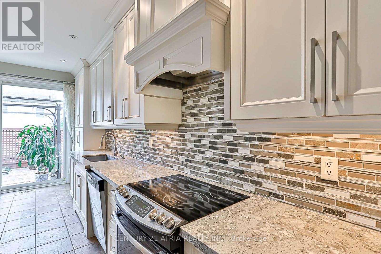 338 Carlissa Run, Newmarket, Ontario  L3X 3J9 - Photo 12 - N12475181
