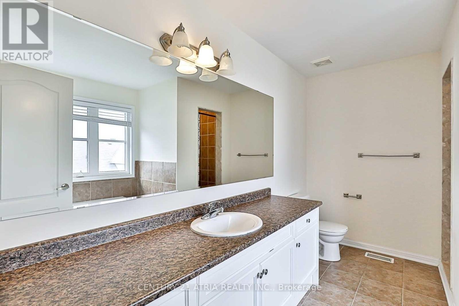 338 Carlissa Run, Newmarket, Ontario  L3X 3J9 - Photo 17 - N12475181
