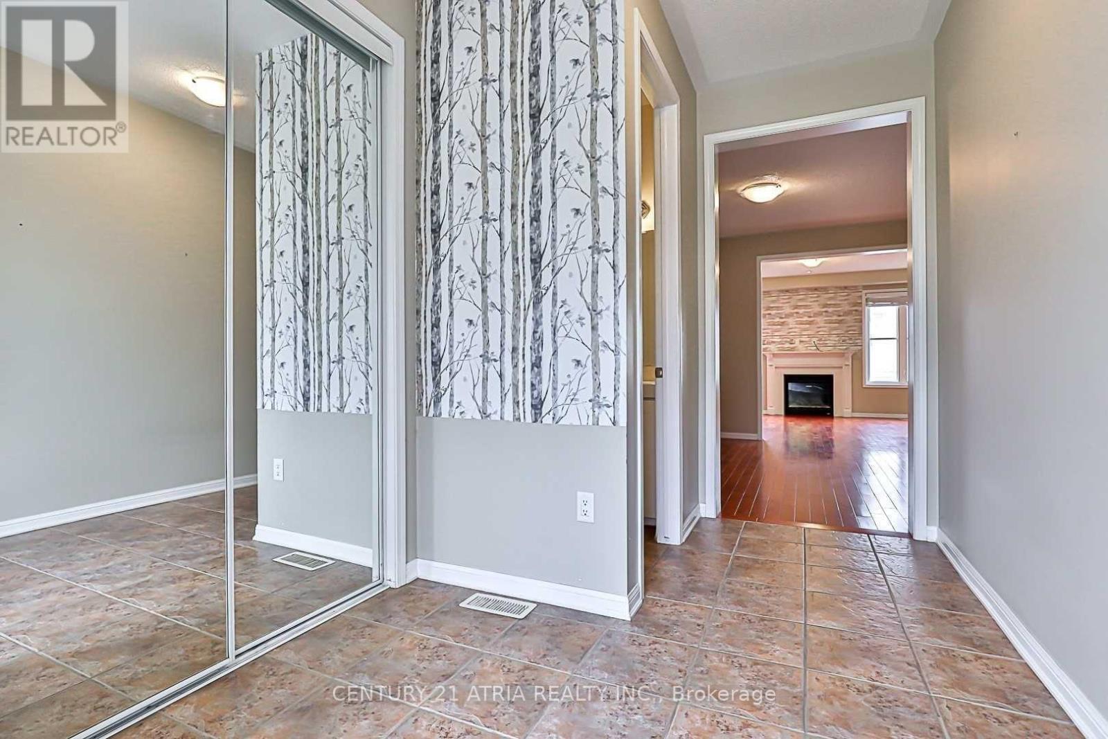 338 Carlissa Run, Newmarket, Ontario  L3X 3J9 - Photo 2 - N12475181