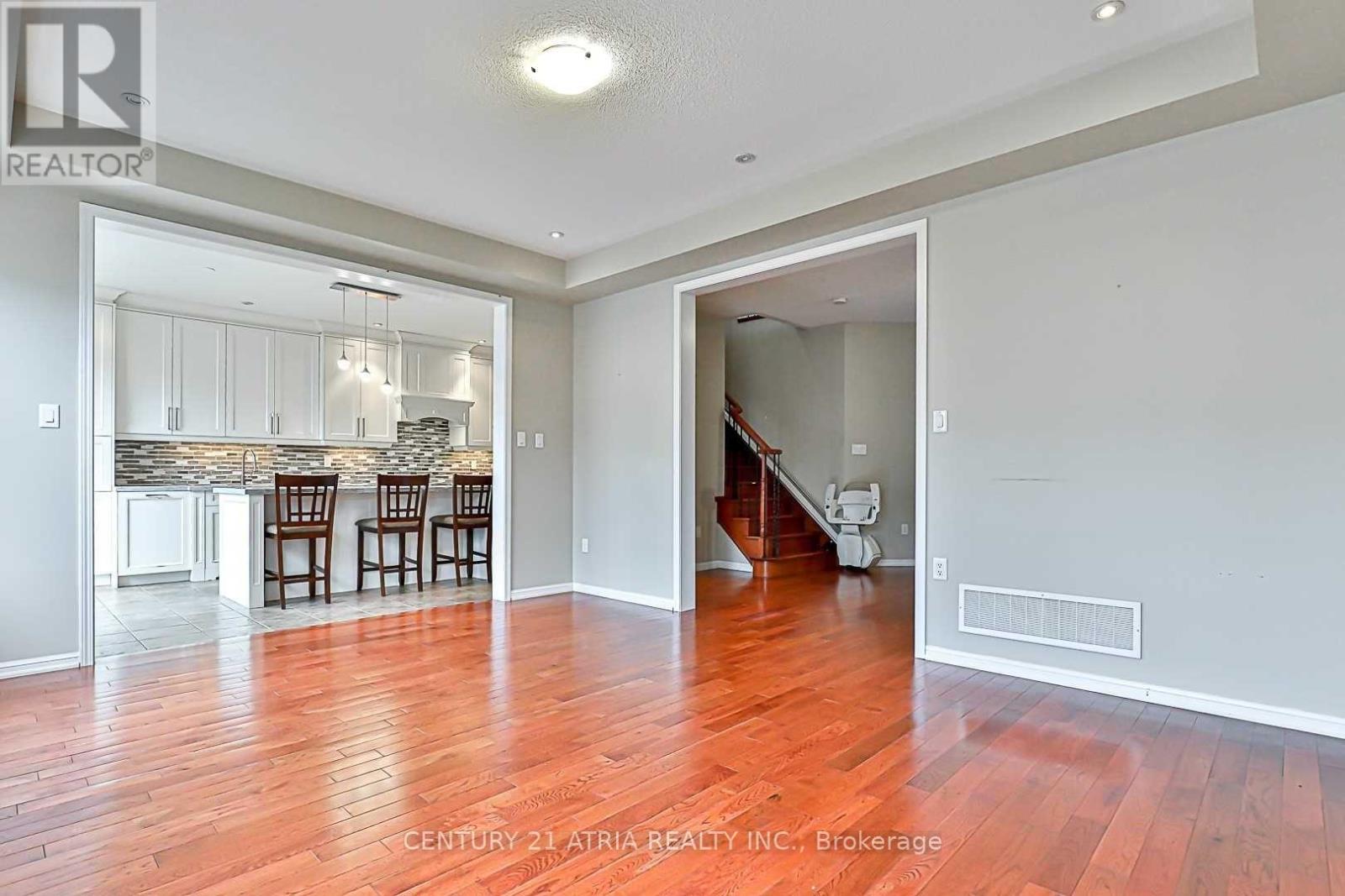 338 Carlissa Run, Newmarket, Ontario  L3X 3J9 - Photo 7 - N12475181