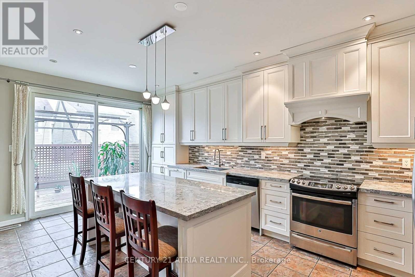 338 Carlissa Run, Newmarket, Ontario  L3X 3J9 - Photo 9 - N12475181