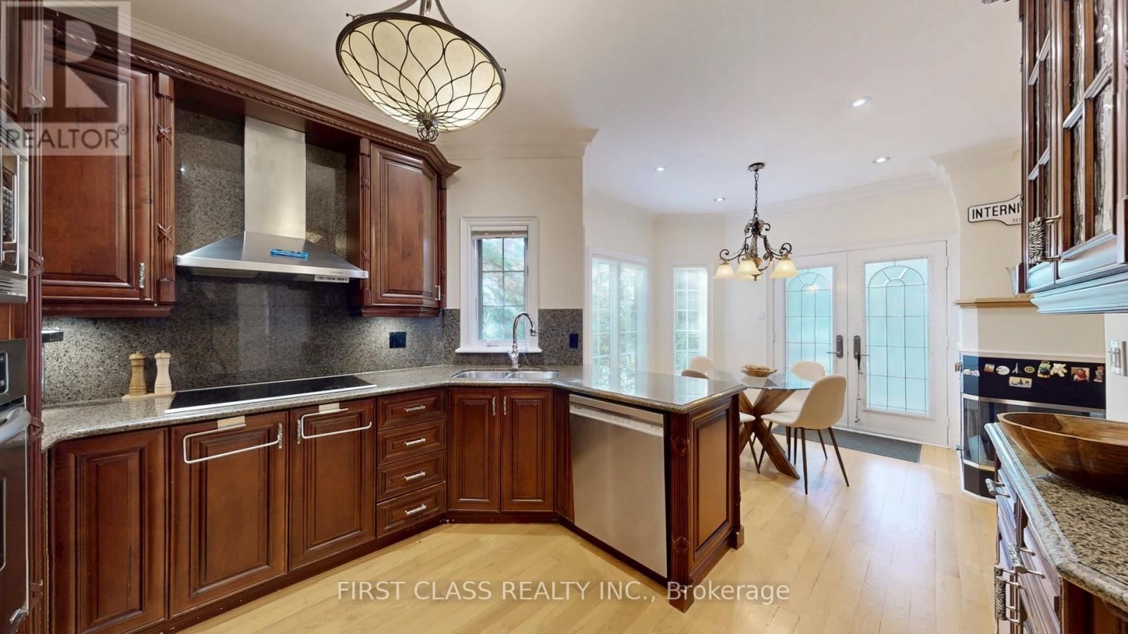 116 Kinloch Crescent, Vaughan (Maple), Ontario  L6A 2E9 - Photo 11 - N12475190
