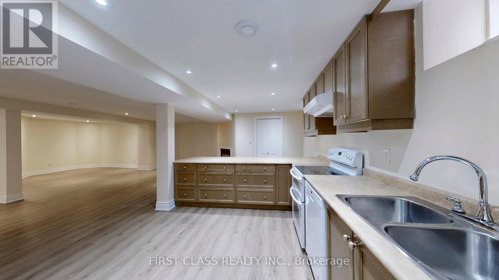 116 Kinloch Crescent, Vaughan (Maple), Ontario  L6A 2E9 - Photo 32 - N12475190