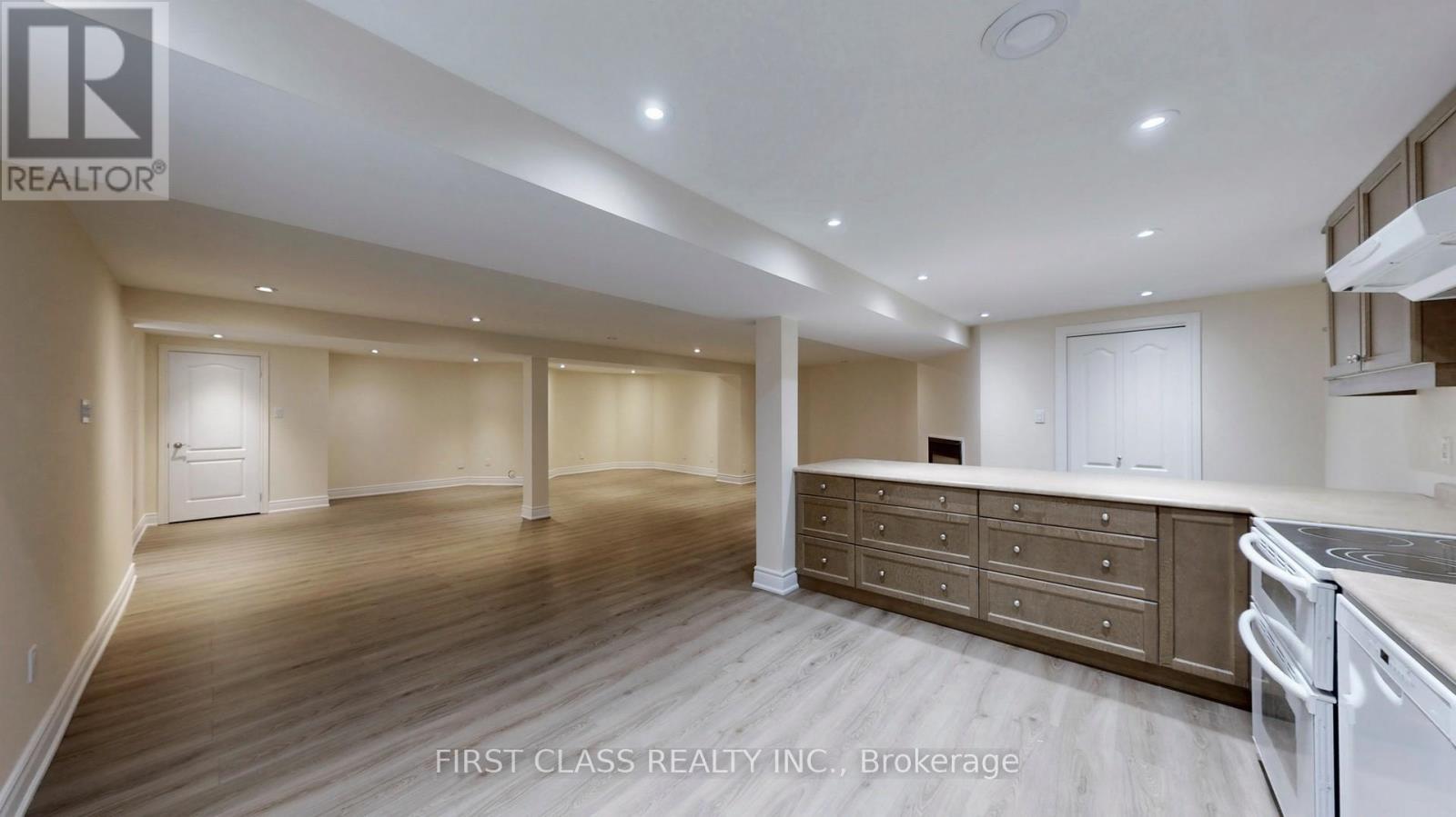 116 Kinloch Crescent, Vaughan (Maple), Ontario  L6A 2E9 - Photo 34 - N12475190