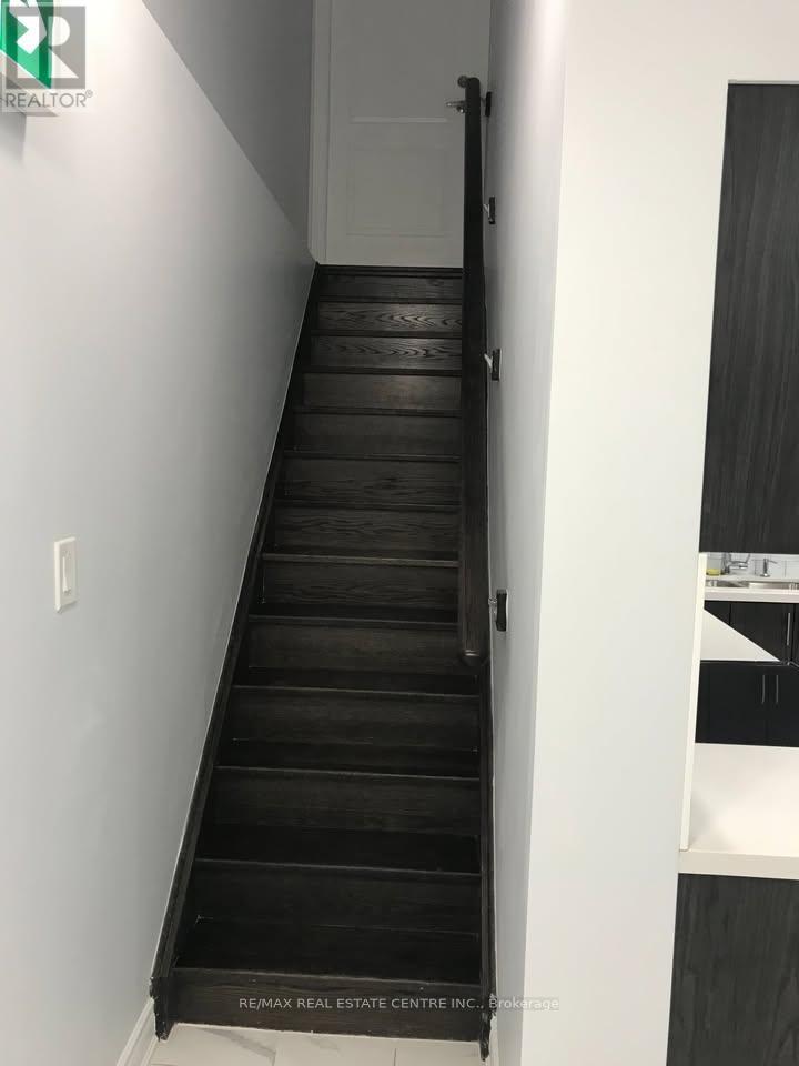 7 Aries Street, Brampton, Ontario  L6Y 5Z2 - Photo 2 - W12475117