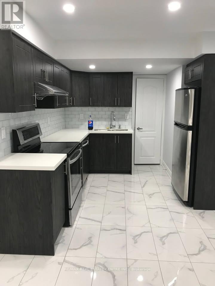 7 Aries Street, Brampton, Ontario  L6Y 5Z2 - Photo 4 - W12475117