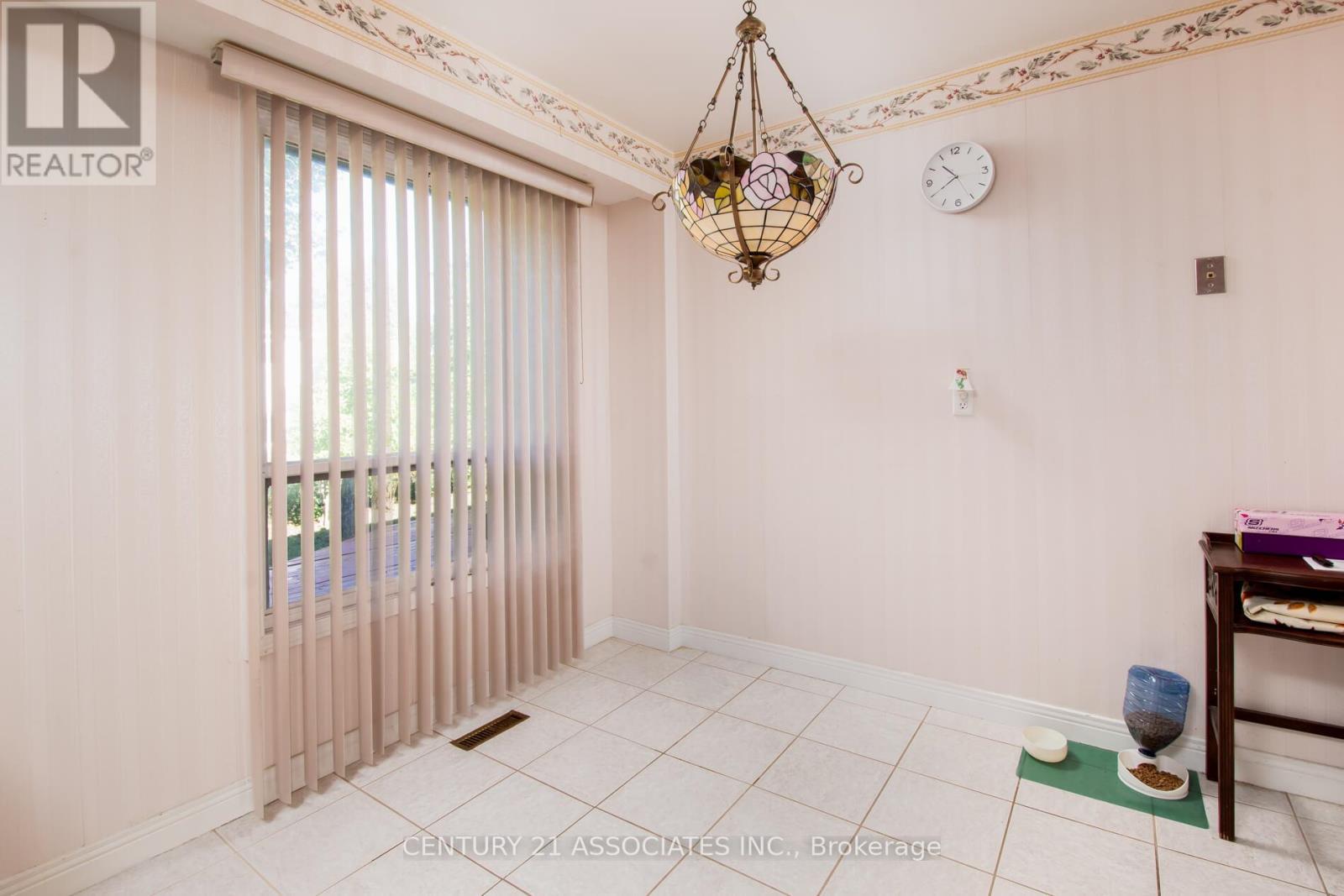 120 Elgin Drive, Brampton, Ontario  L6Y 2E8 - Photo 12 - W12475136