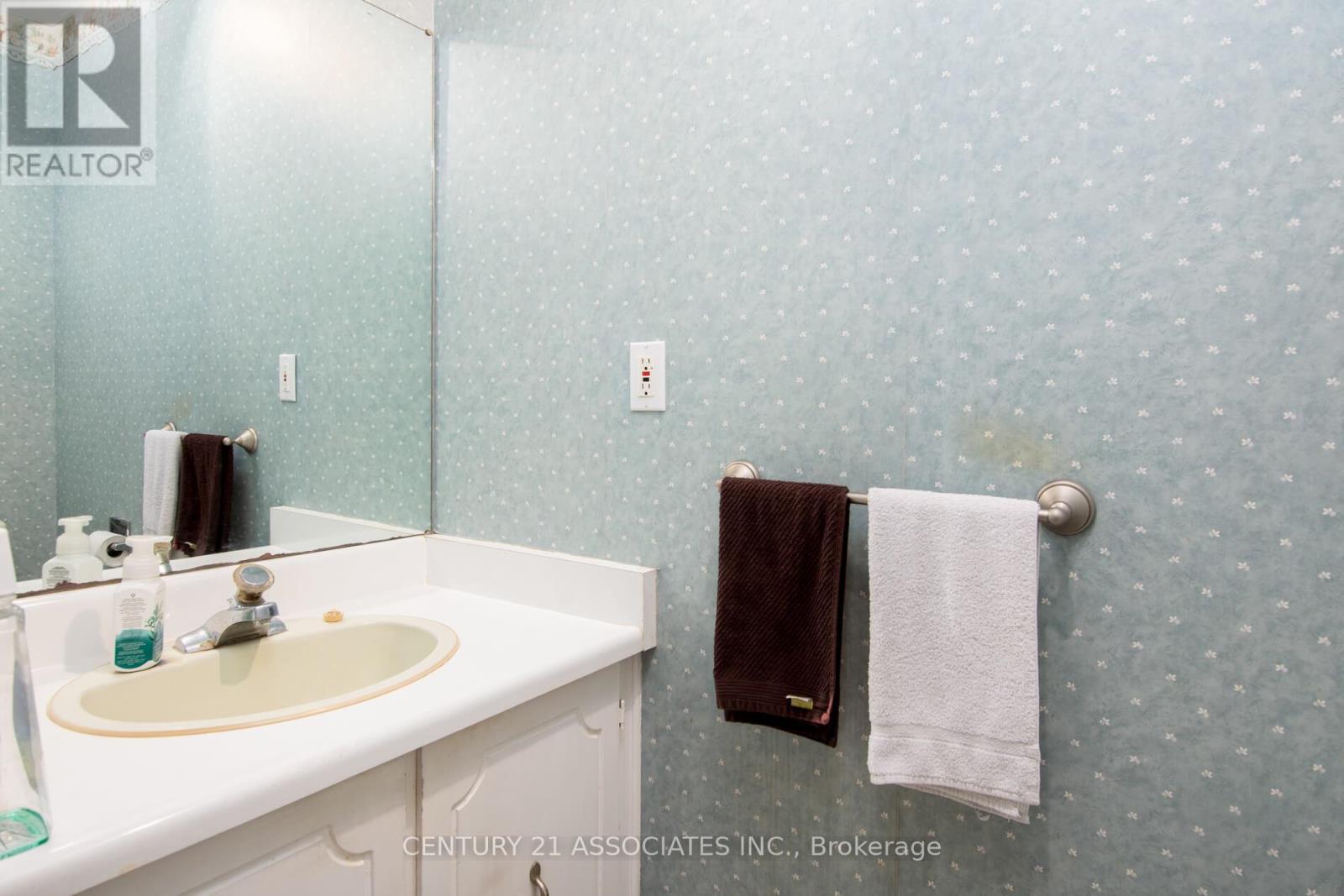 120 Elgin Drive, Brampton, Ontario  L6Y 2E8 - Photo 15 - W12475136