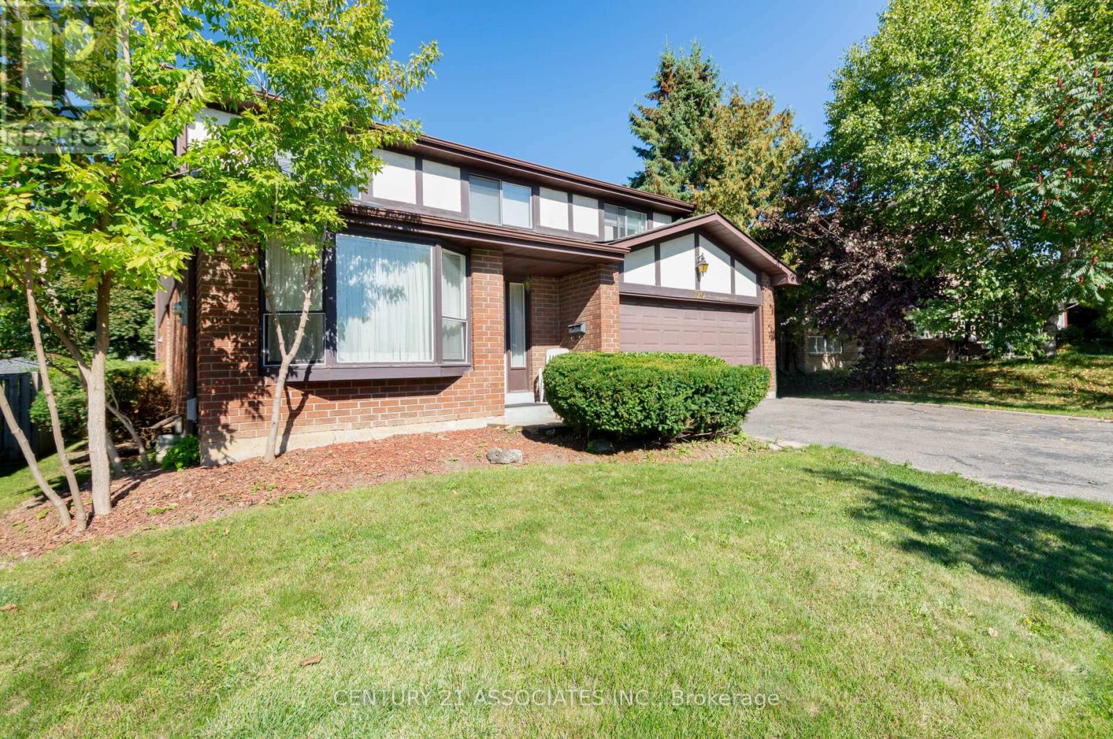 120 Elgin Drive, Brampton, Ontario  L6Y 2E8 - Photo 2 - W12475136