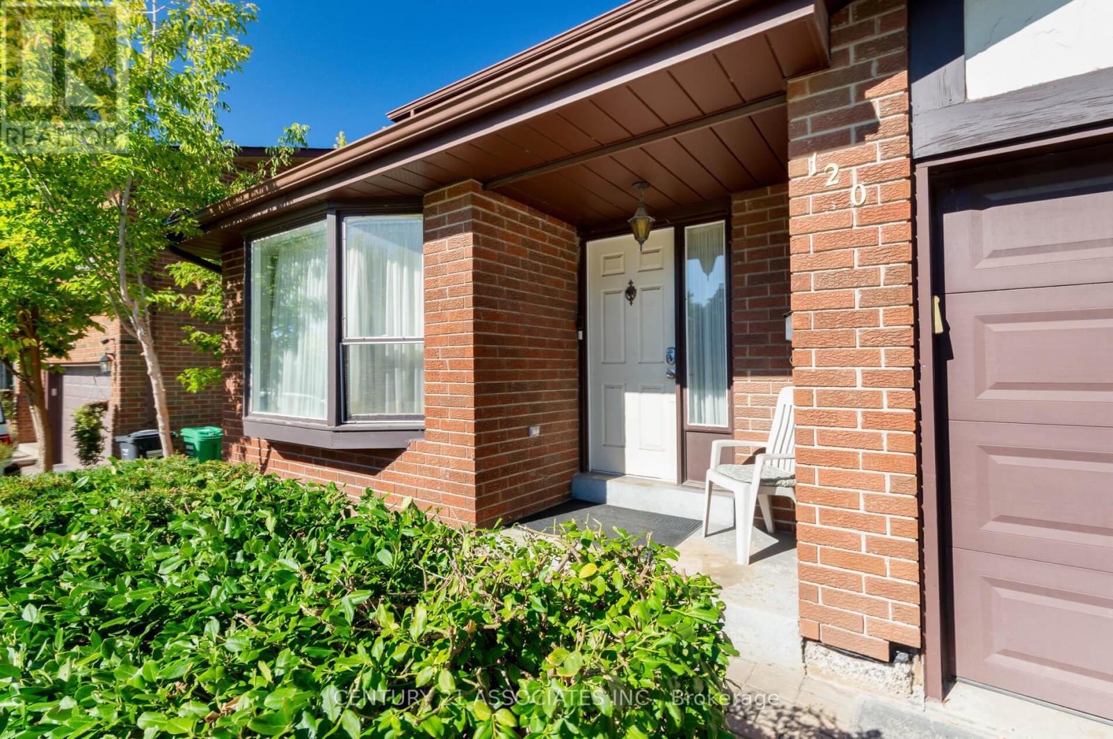 120 Elgin Drive, Brampton, Ontario  L6Y 2E8 - Photo 3 - W12475136