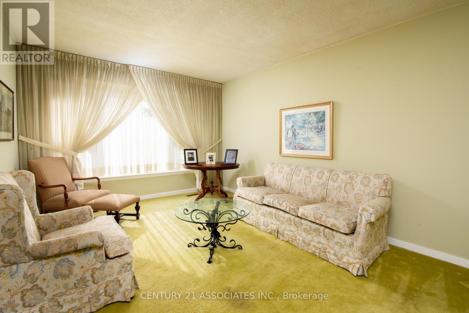 120 Elgin Drive, Brampton, Ontario  L6Y 2E8 - Photo 5 - W12475136
