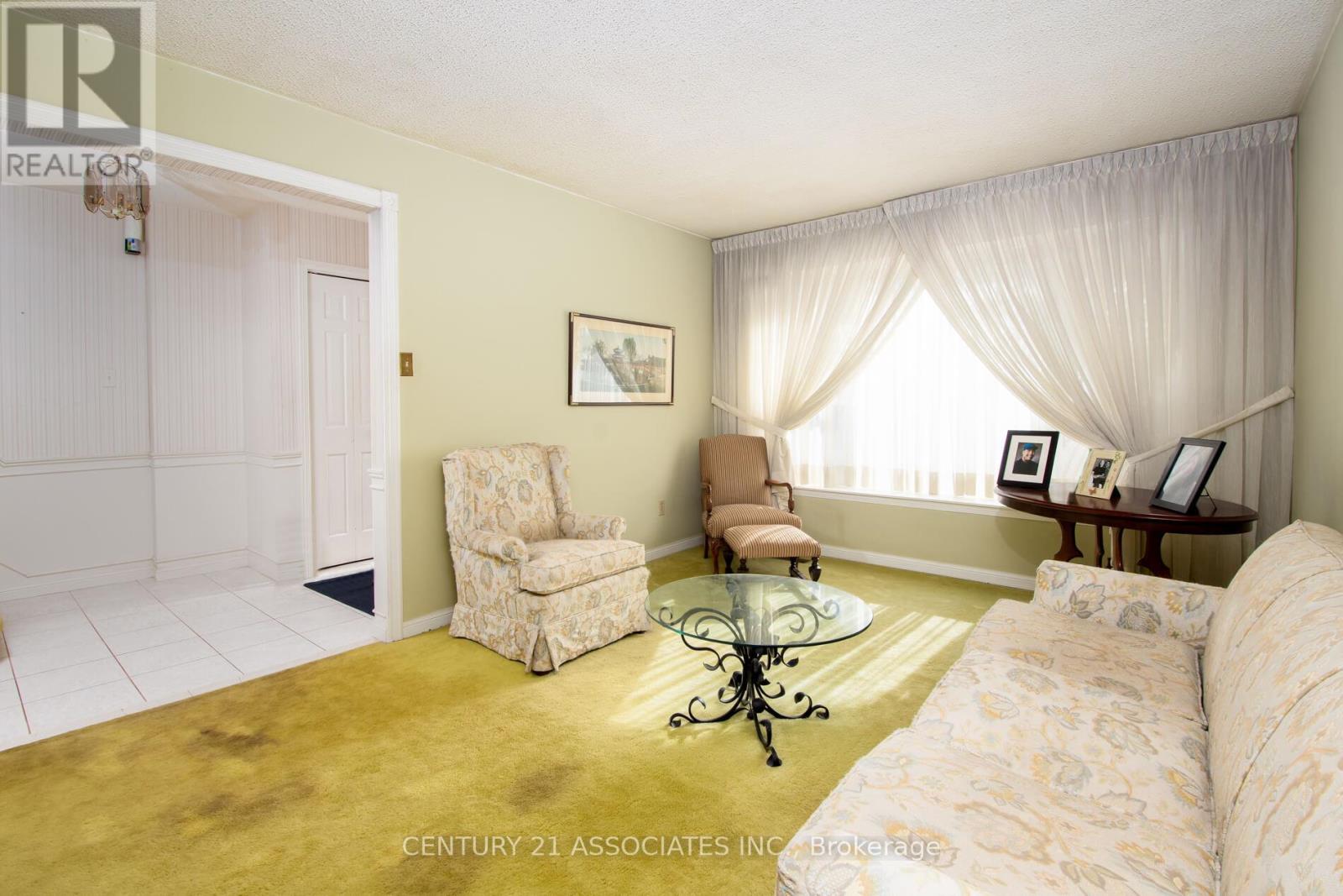 120 Elgin Drive, Brampton, Ontario  L6Y 2E8 - Photo 6 - W12475136