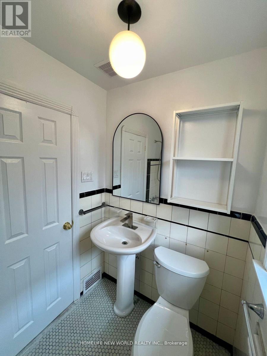 Upper - 354 Kane Avenue, Toronto, Ontario  M6M 3P4 - Photo 11 - W12475149