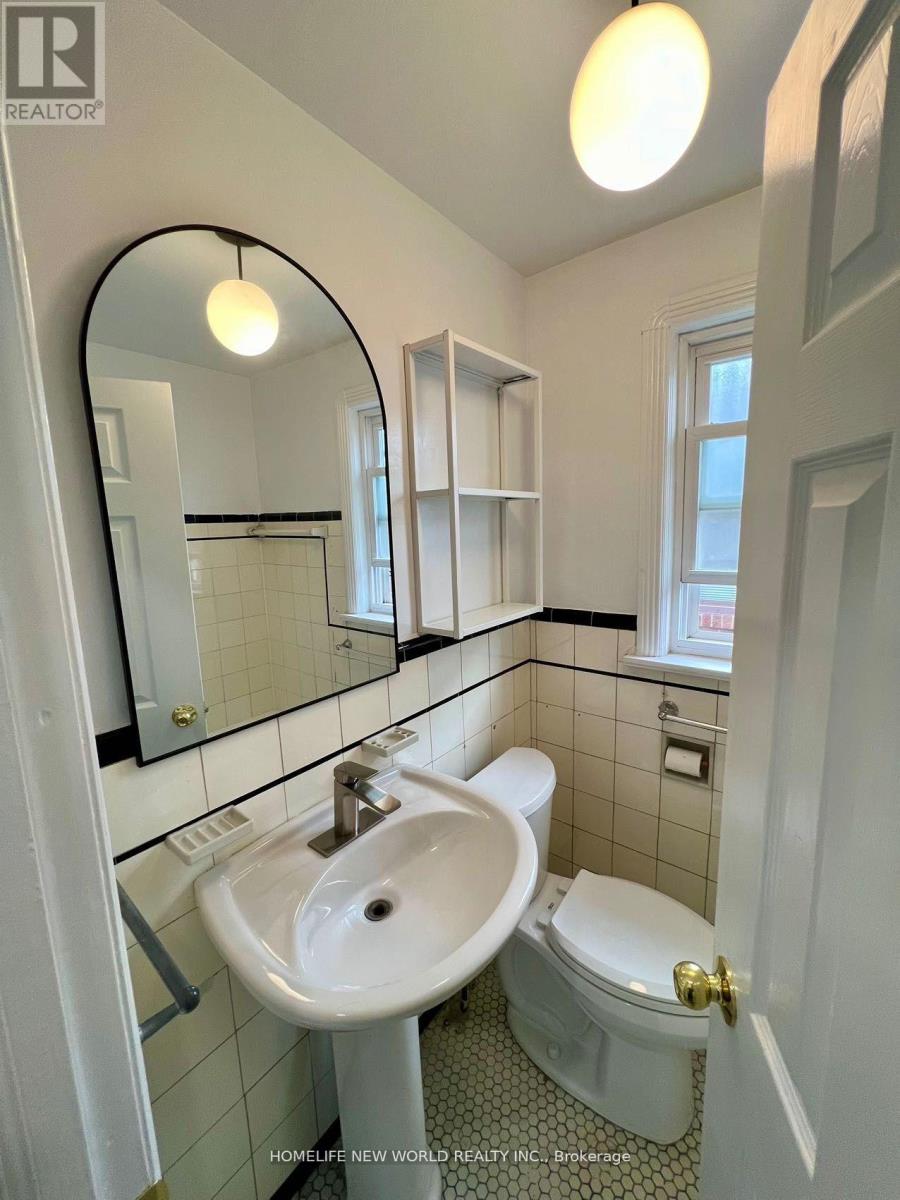Upper - 354 Kane Avenue, Toronto, Ontario  M6M 3P4 - Photo 12 - W12475149