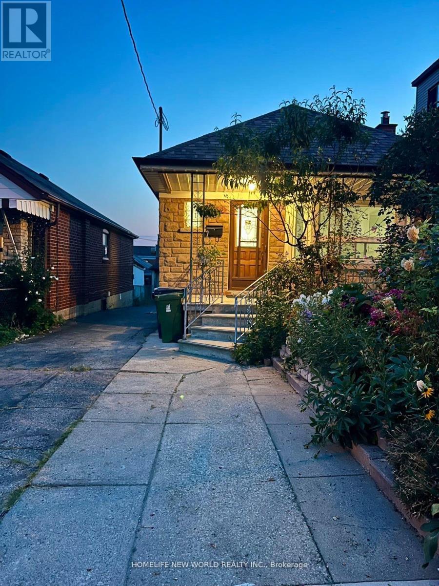 Upper - 354 Kane Avenue, Toronto, Ontario  M6M 3P4 - Photo 2 - W12475149
