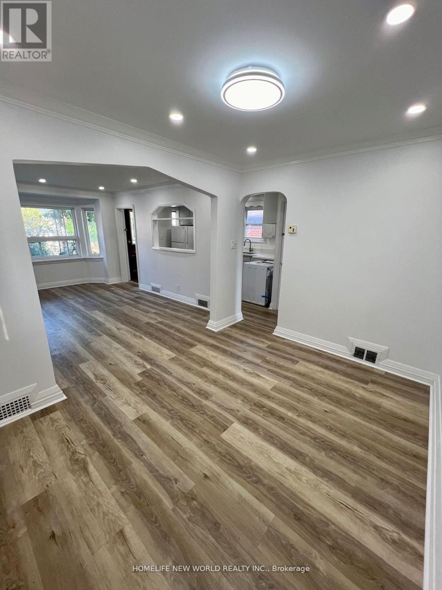 Upper - 354 Kane Avenue, Toronto, Ontario  M6M 3P4 - Photo 7 - W12475149