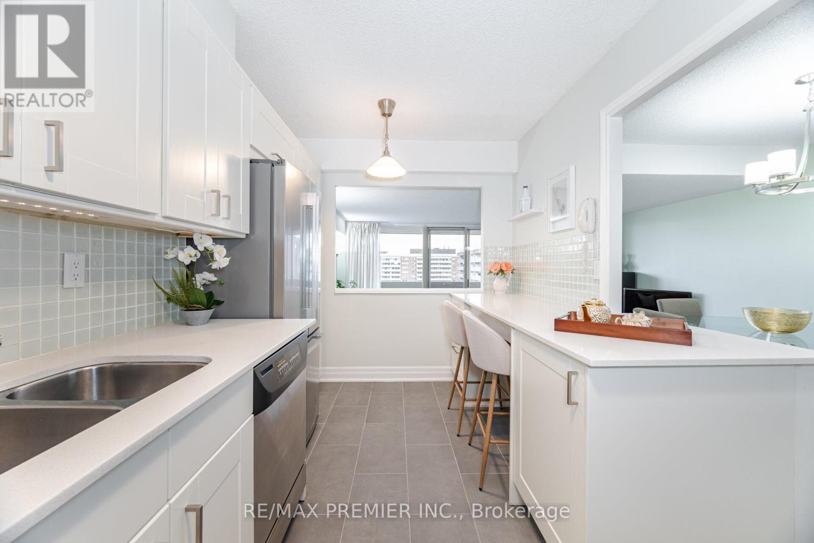 1905 - 270 Scarlett Road, Toronto, Ontario  M6N 4X7 - Photo 10 - W12475167