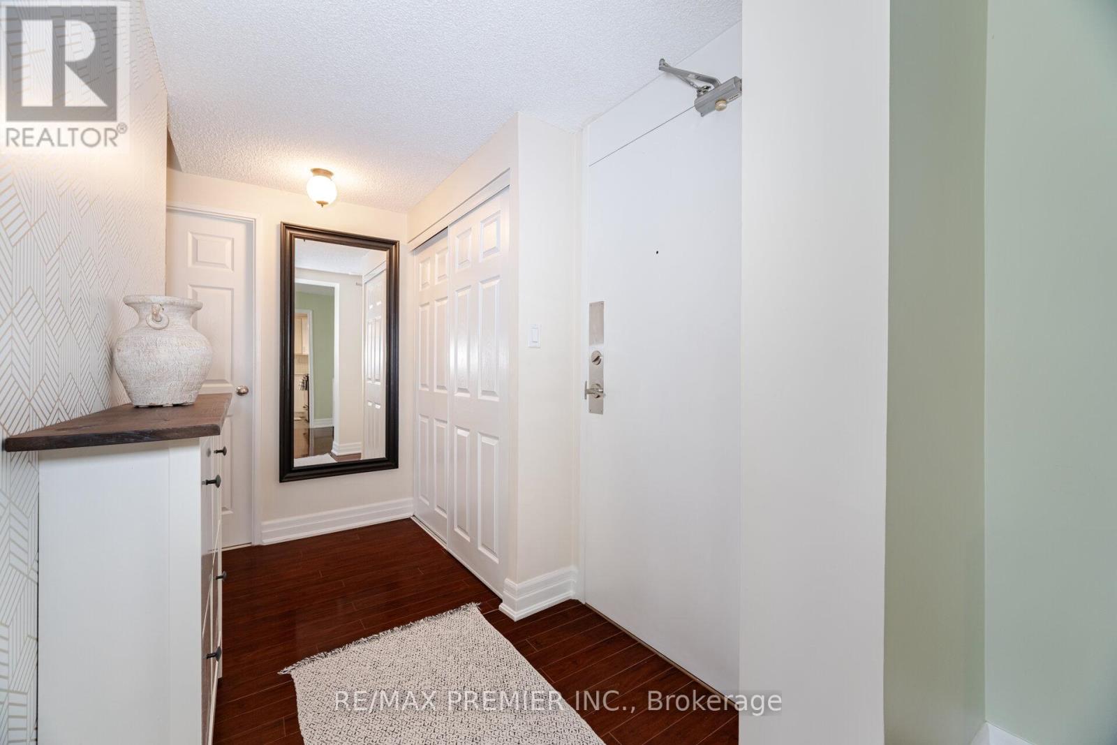 1905 - 270 Scarlett Road, Toronto, Ontario  M6N 4X7 - Photo 3 - W12475167