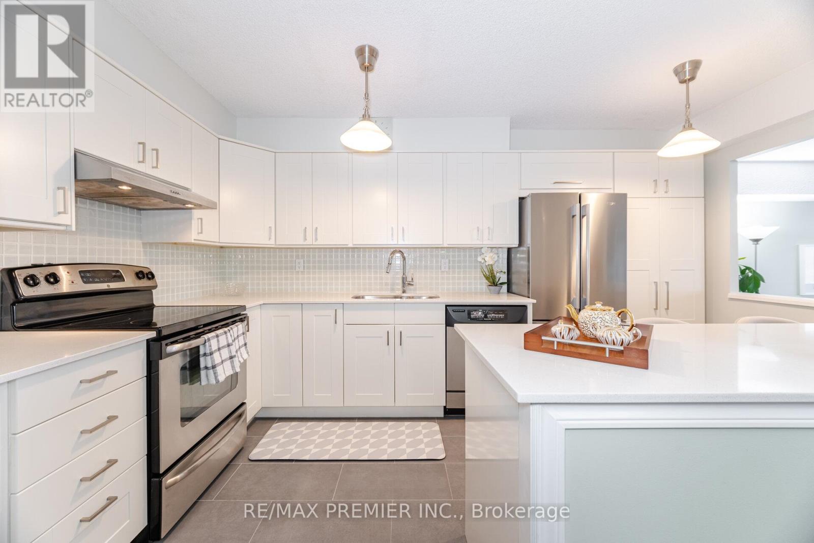 1905 - 270 Scarlett Road, Toronto, Ontario  M6N 4X7 - Photo 7 - W12475167
