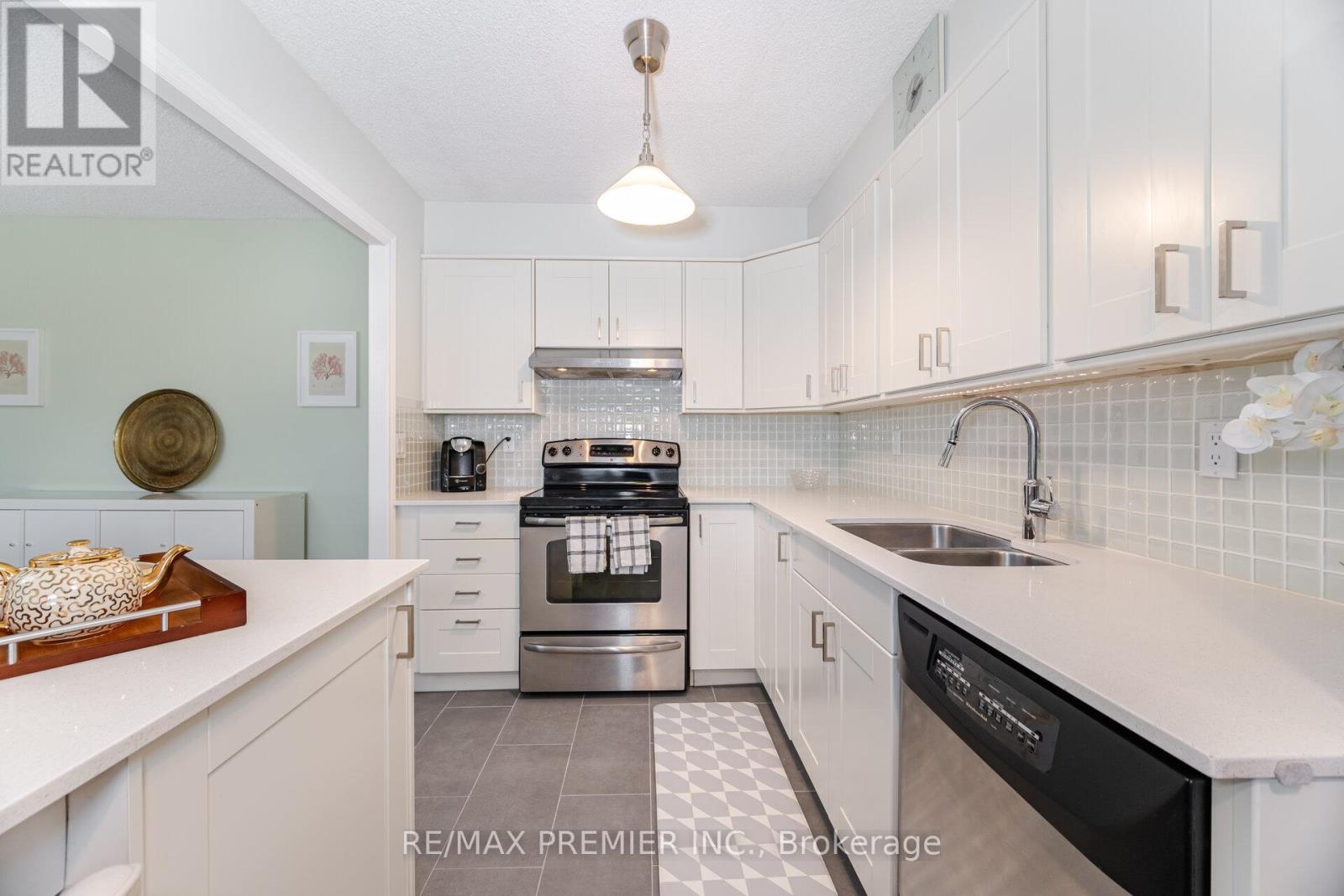 1905 - 270 Scarlett Road, Toronto, Ontario  M6N 4X7 - Photo 9 - W12475167