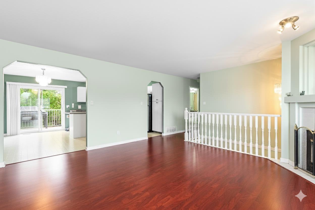 8251 Wharton Place, Mission, British Columbia  V2V 7A4 - Photo 9 - R3060662