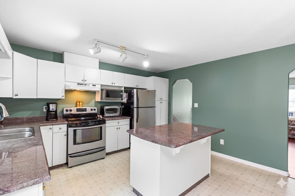 8251 Wharton Place, Mission, British Columbia  V2V 7A4 - Photo 16 - R3060662