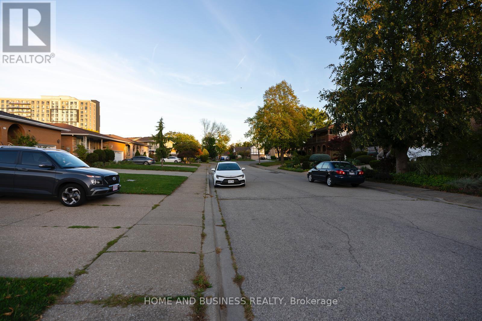 60 Neil Avenue, Hamilton, Ontario  L8G 2N2 - Photo 12 - X12475165