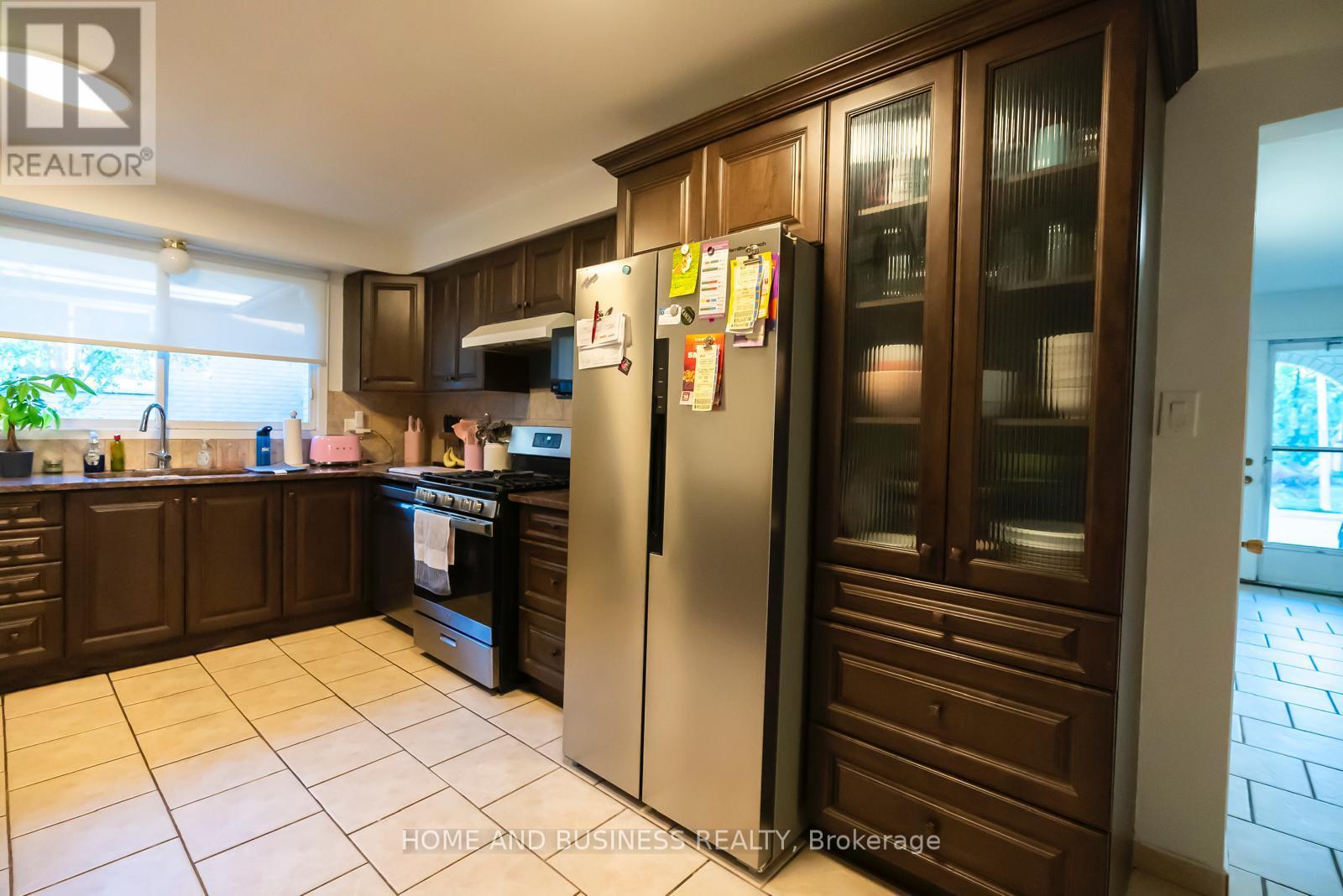 60 Neil Avenue, Hamilton, Ontario  L8G 2N2 - Photo 8 - X12475165