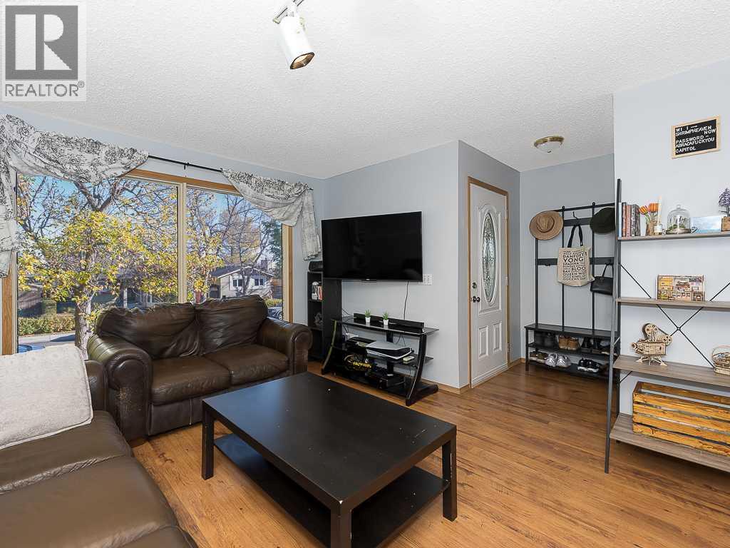 147 Berwick Way Nw, Calgary, Alberta  T3K 1B8 - Photo 8 - A2265034