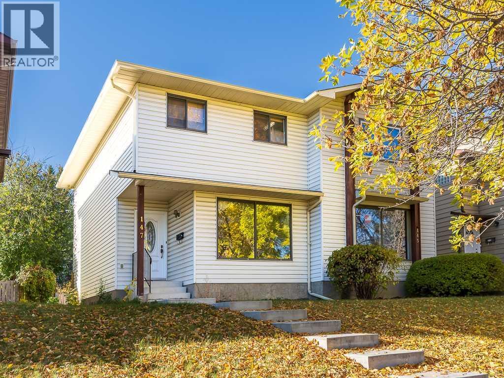 147 Berwick Way Nw, Calgary, Alberta  T3K 1B8 - Photo 1 - A2265034