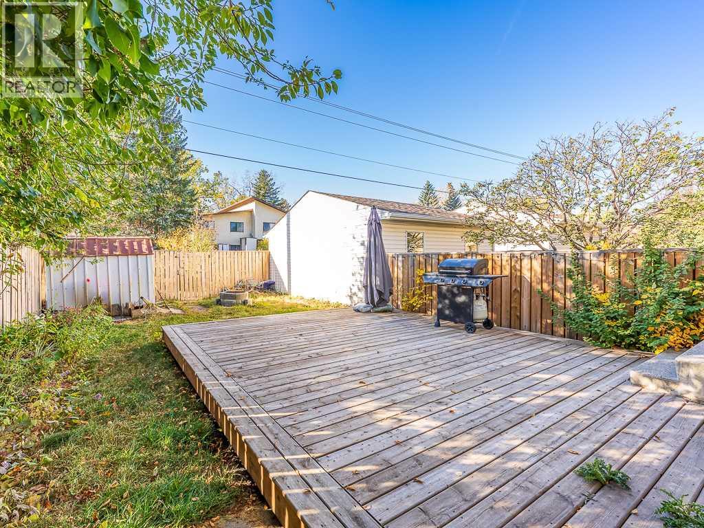 147 Berwick Way Nw, Calgary, Alberta  T3K 1B8 - Photo 3 - A2265034