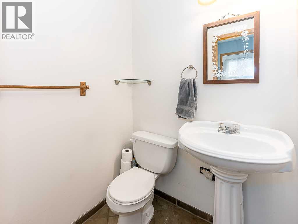 147 Berwick Way Nw, Calgary, Alberta  T3K 1B8 - Photo 17 - A2265034