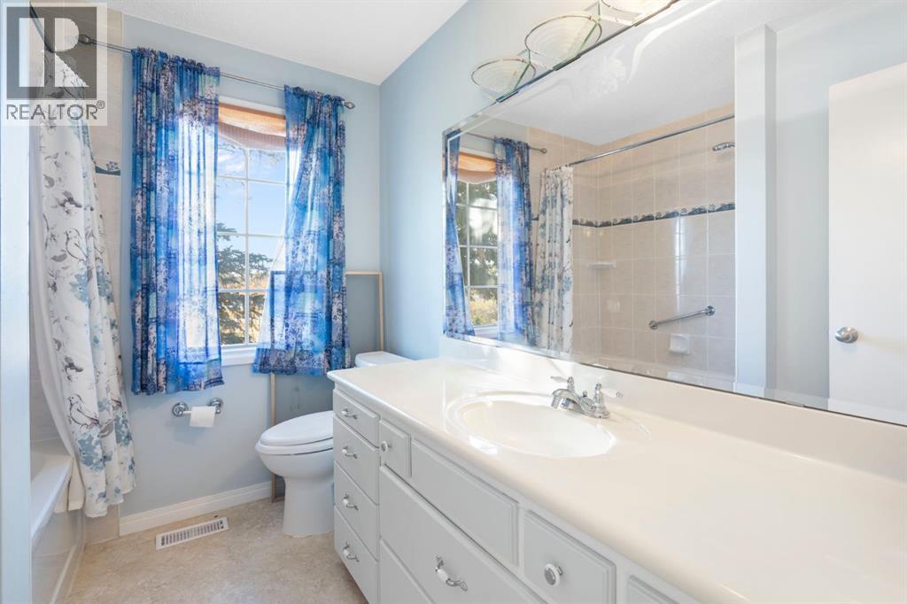 24064 Meadow Drive, Rural Rocky View County, Alberta  T3R 1A7 - Photo 9 - A2264499