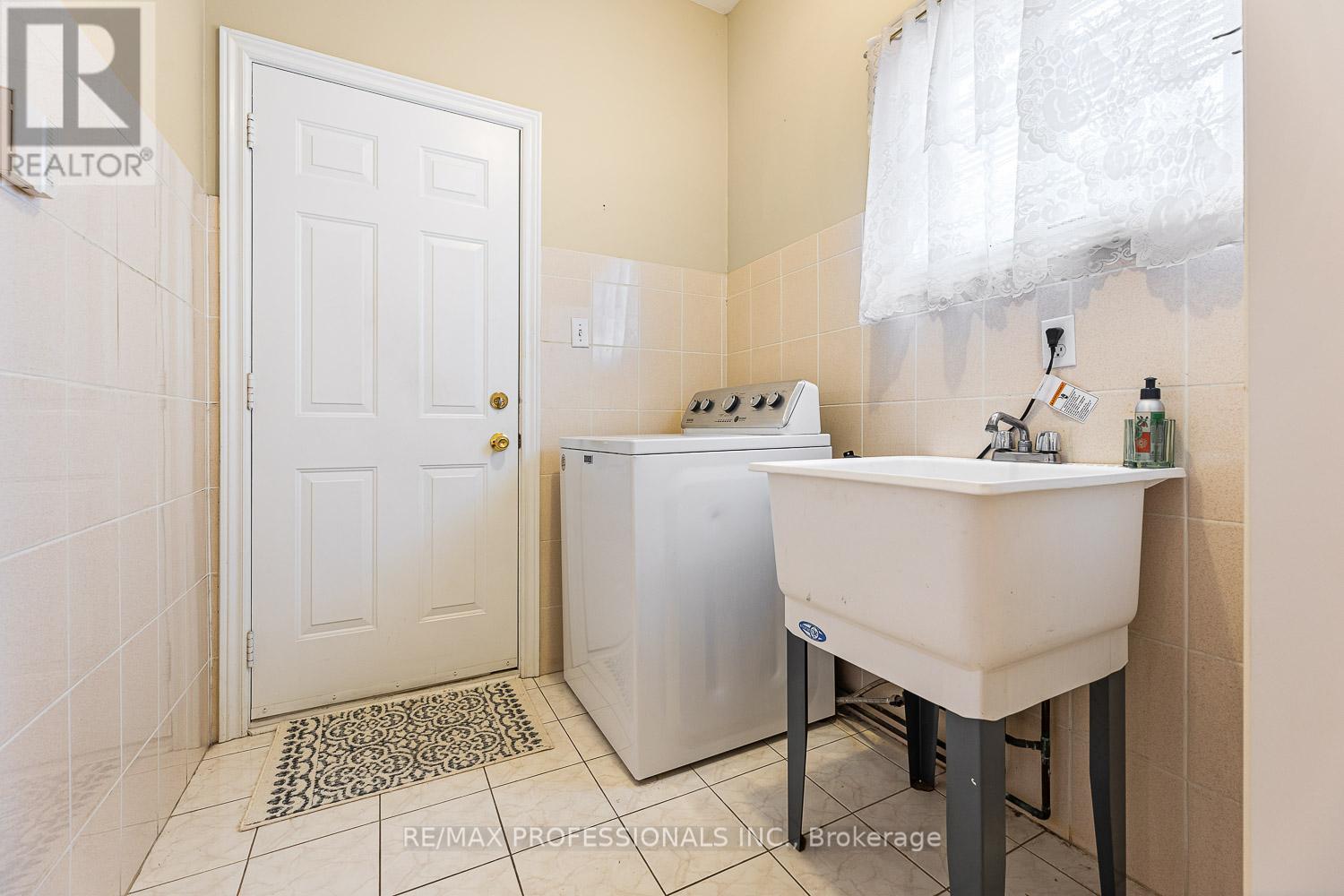 11 Riverwood Terrace, Caledon, Ontario  L7E 1S2 - Photo 15 - W12214555