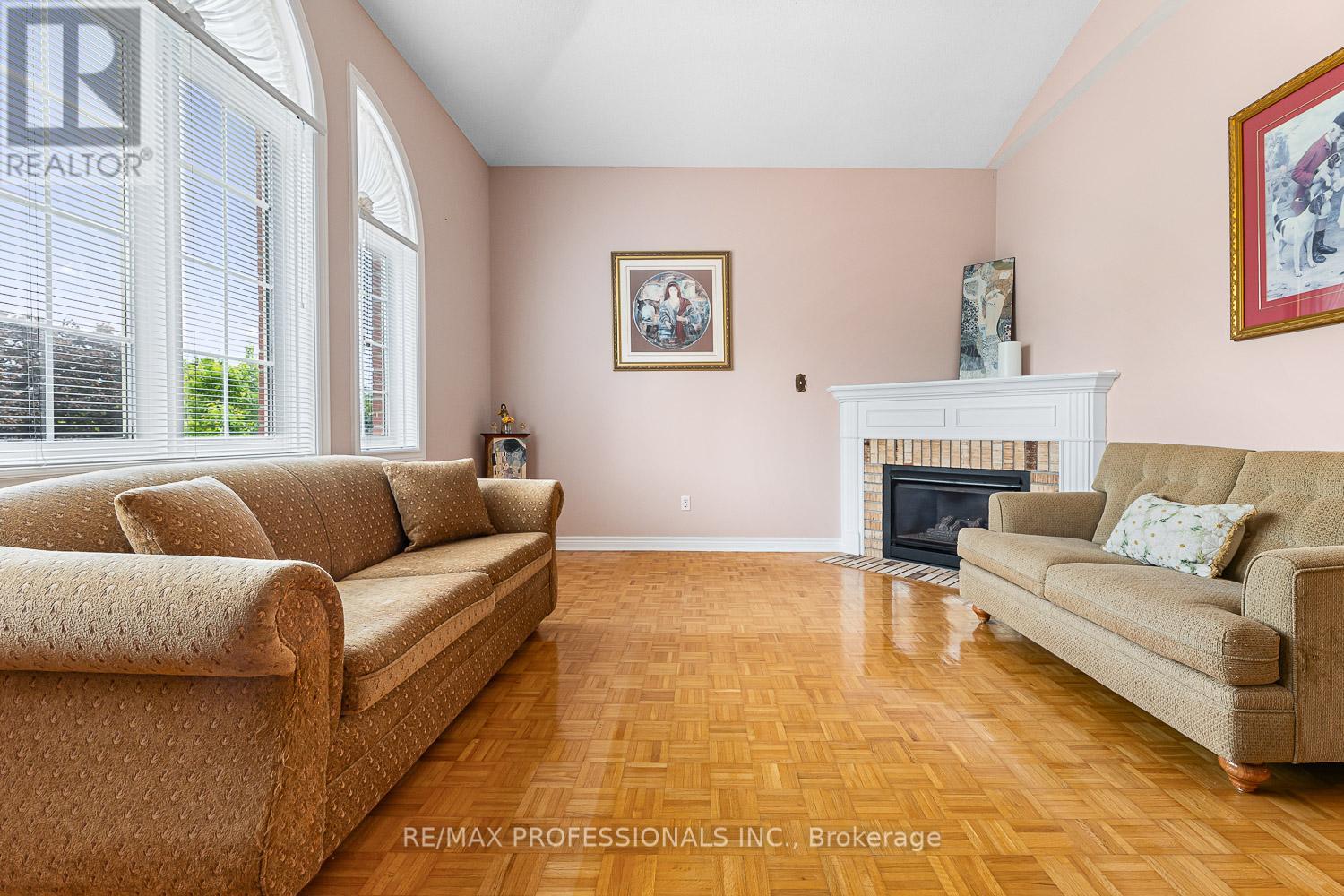 11 Riverwood Terrace, Caledon, Ontario  L7E 1S2 - Photo 18 - W12214555