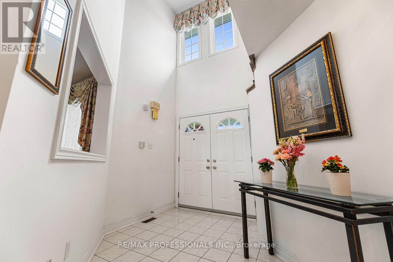 11 Riverwood Terrace, Caledon, Ontario  L7E 1S2 - Photo 3 - W12214555