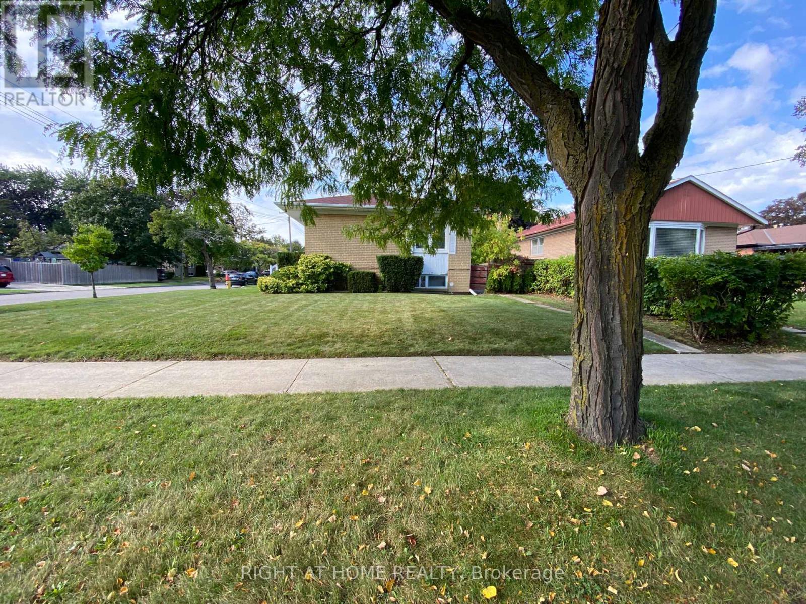 Lower - 2 Hagersville Court, Toronto, Ontario  M9C 4A3 - Photo 9 - W12433684