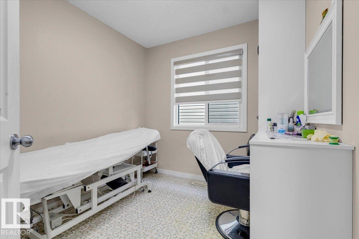 5516 5 Av Sw, Edmonton, Alberta  T6X 1R9 - Photo 5 - E4463022