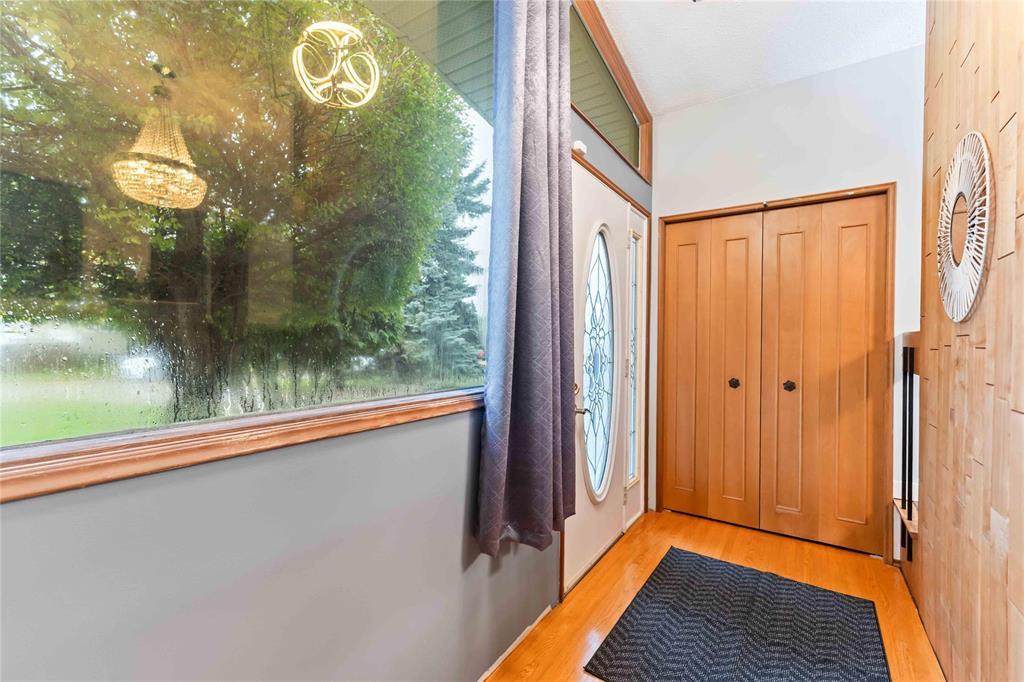 17 Carnaby Place, Winnipeg, Manitoba  R2J 3B9 - Photo 1 - 202526987