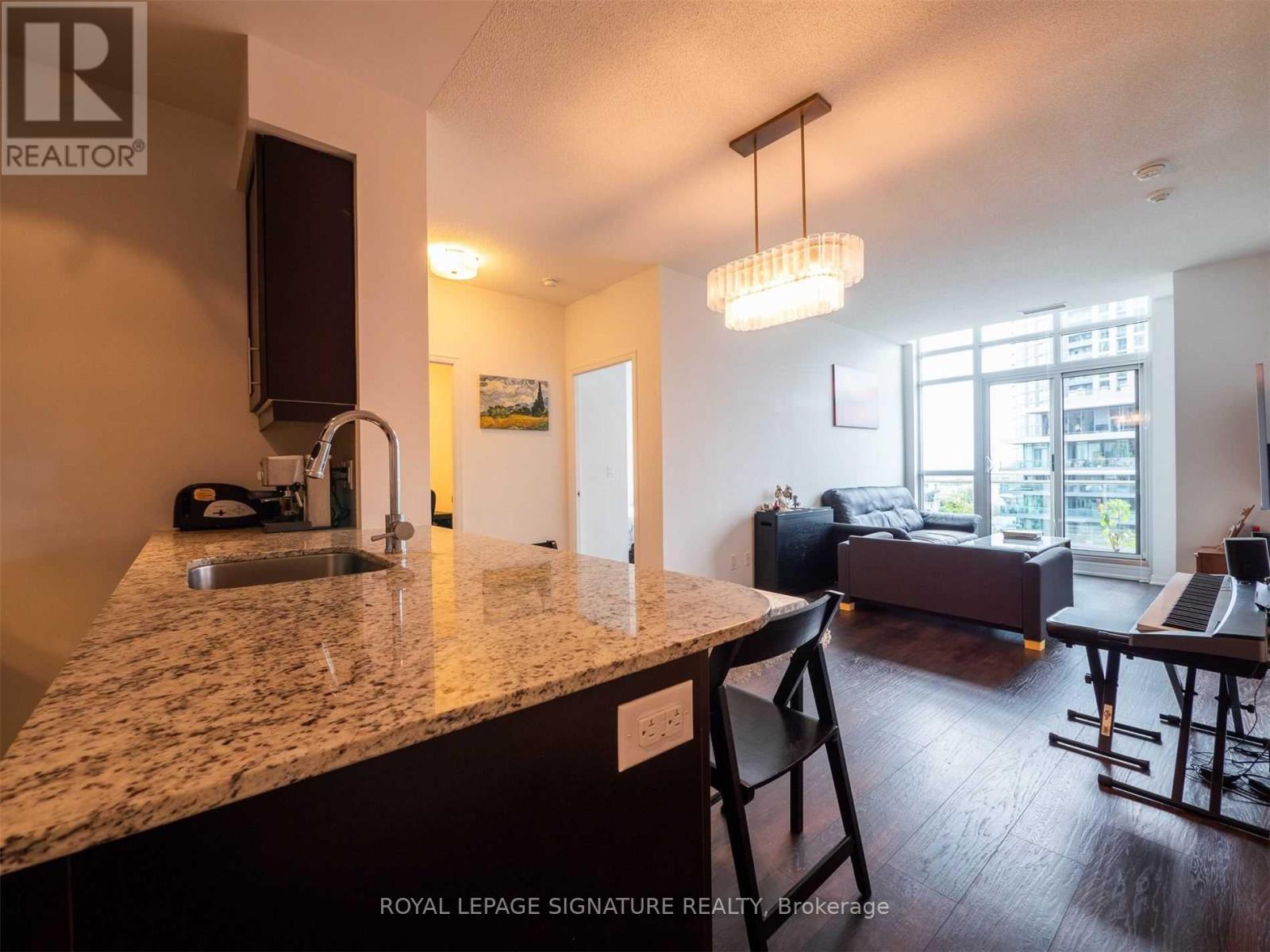2012 - 35 BASTION STREET, Toronto, Ontario