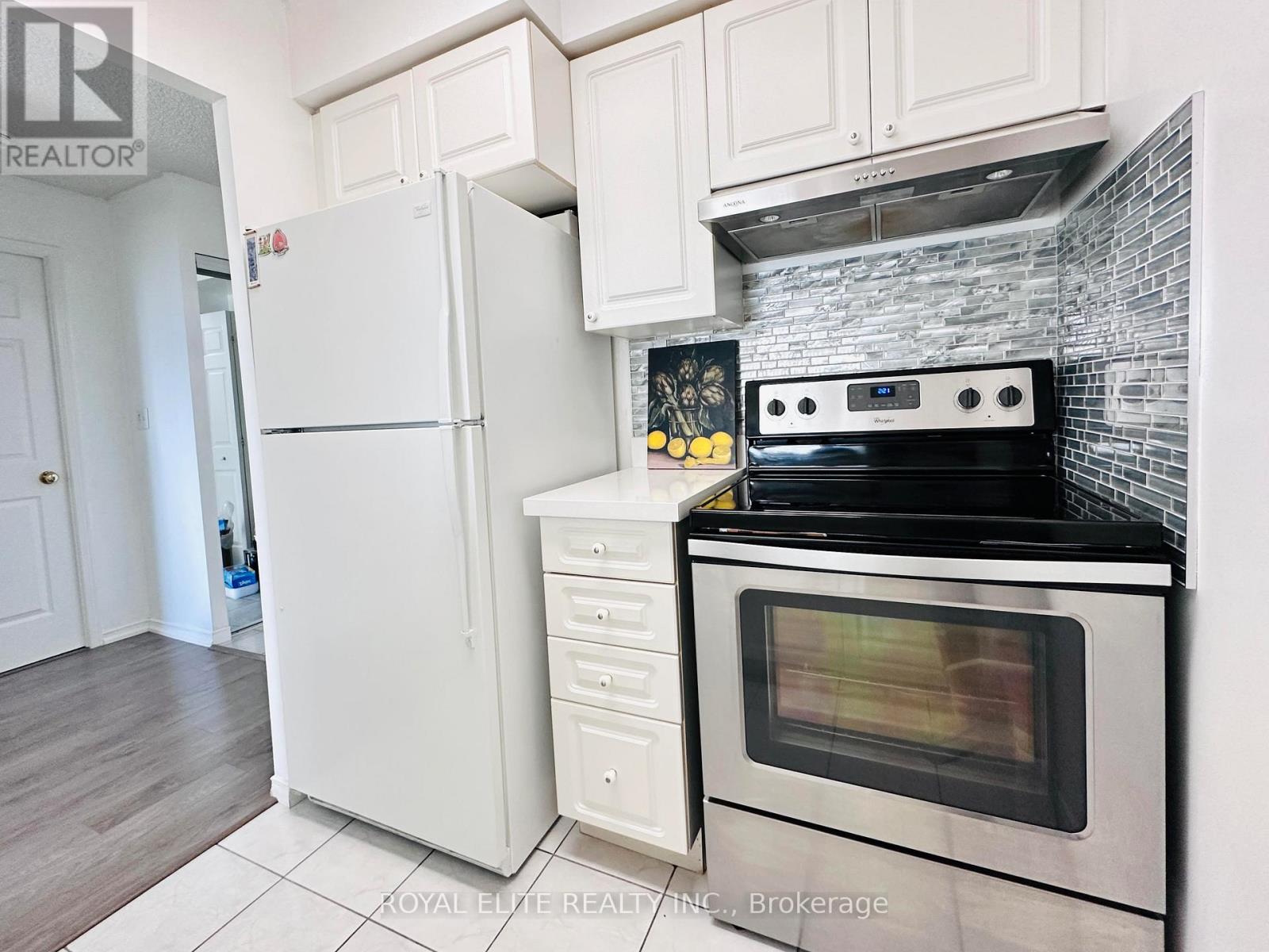 2001 - 1 Pemberton Avenue, Toronto, Ontario  M2M 4L9 - Photo 4 - C12475212
