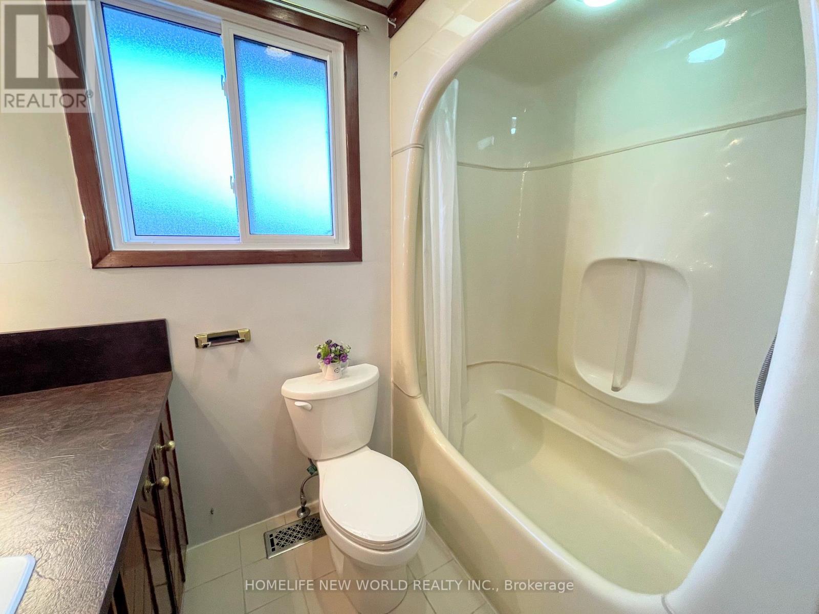 58 Marathon Crescent, Toronto, Ontario  M2R 2L7 - Photo 22 - C12475216