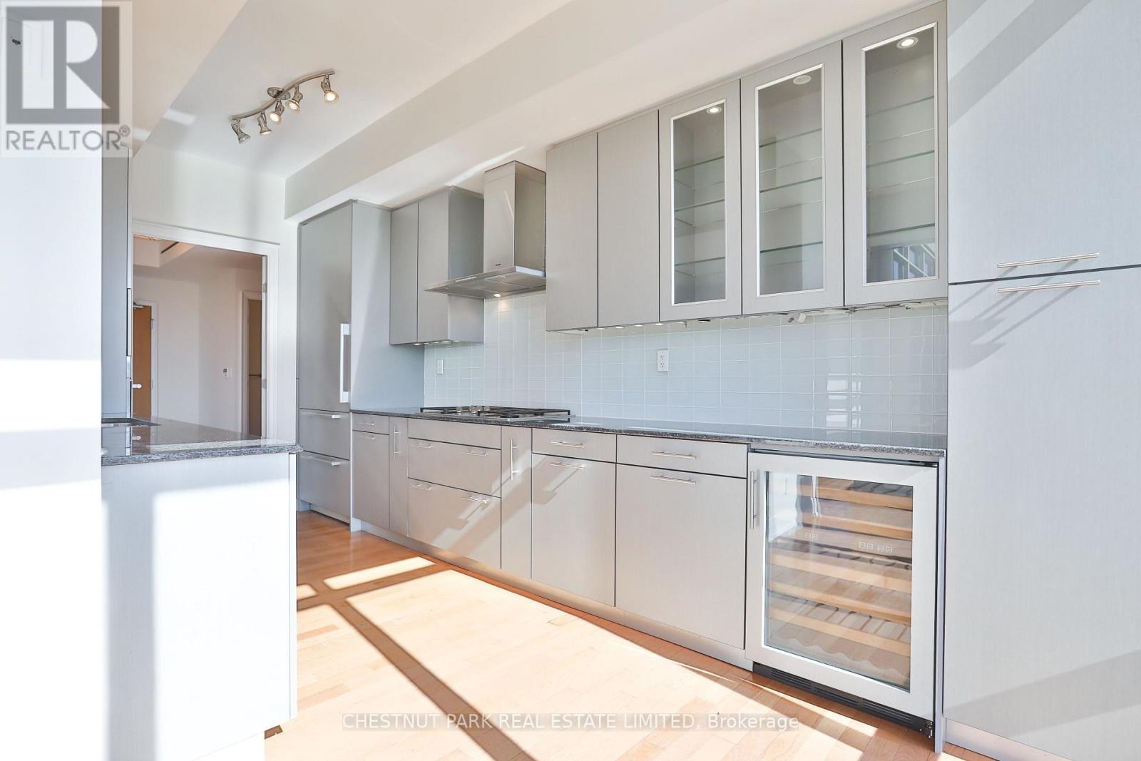 1002 - 1 Bedford Road, Toronto, Ontario  M5R 2B5 - Photo 15 - C12475275
