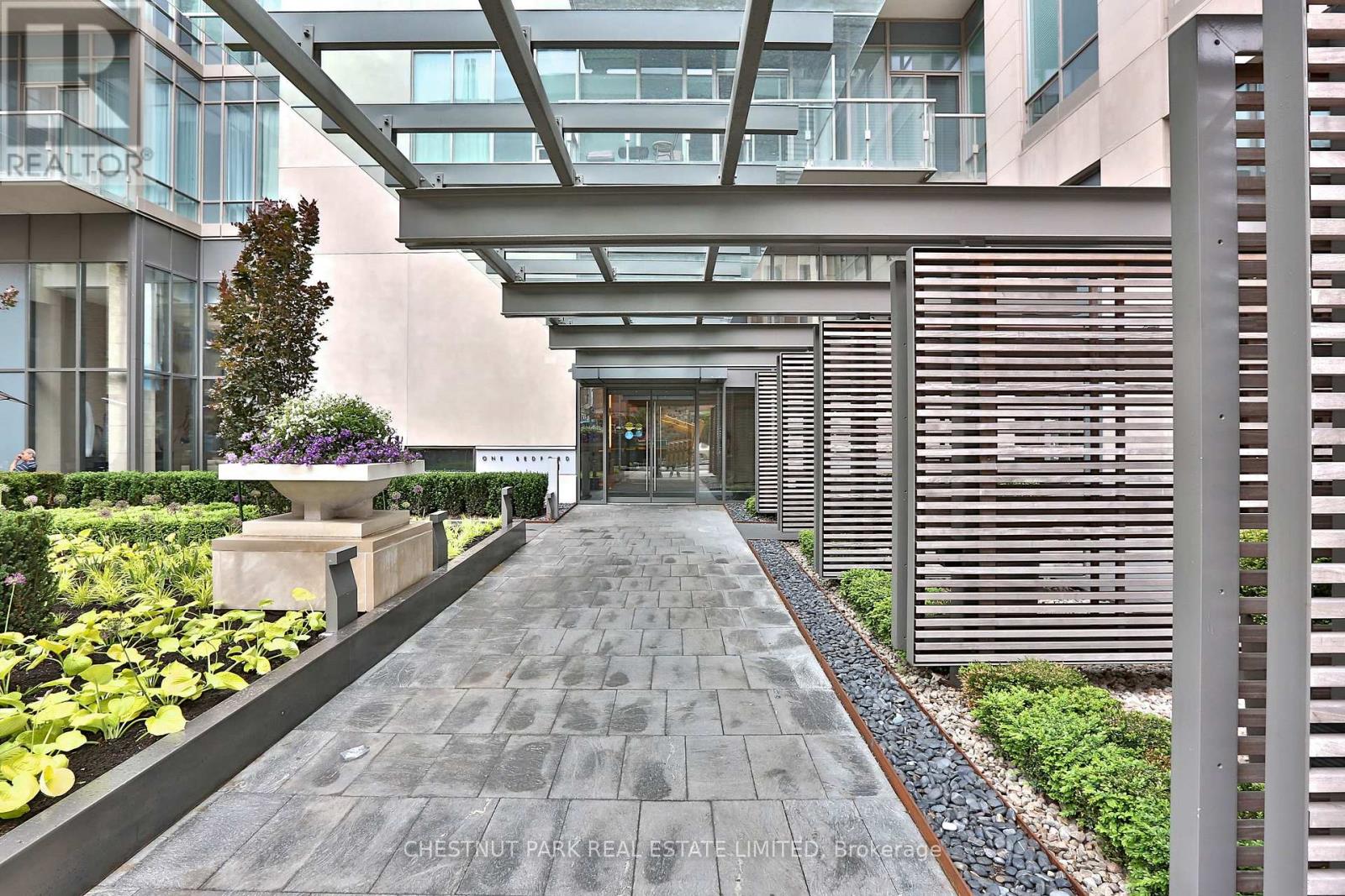 1002 - 1 Bedford Road, Toronto, Ontario  M5R 2B5 - Photo 3 - C12475275