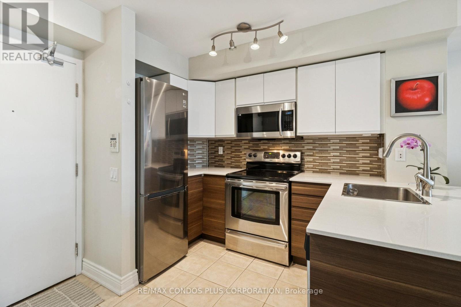 708 - 30 Harrison Garden Boulevard, Toronto, Ontario  M2N 7A9 - Photo 3 - C12475276