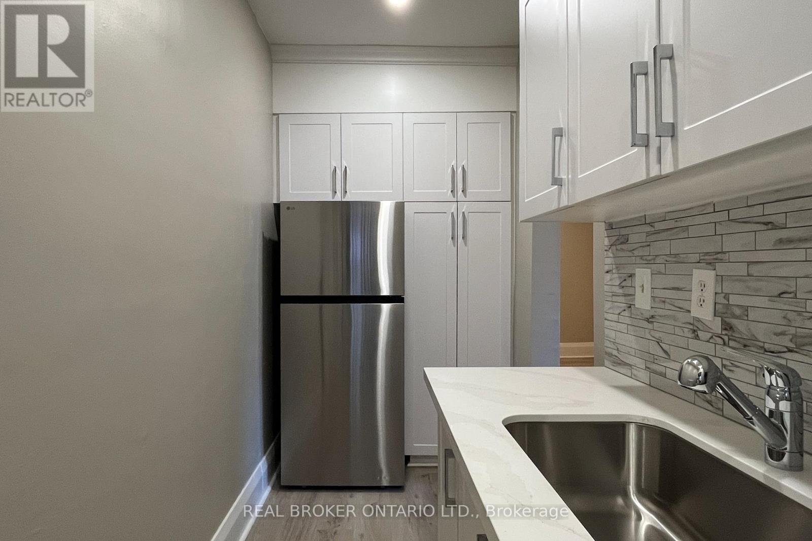 775 Woodbine Avenue, Toronto, Ontario  M4E 2J5 - Photo 5 - E12475240