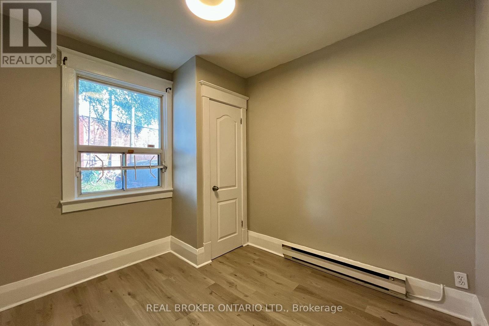 775 Woodbine Avenue, Toronto, Ontario  M4E 2J5 - Photo 9 - E12475240